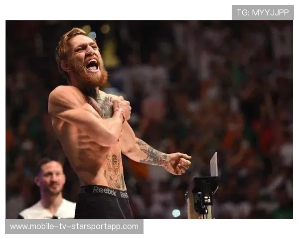 UFC飞腿踢中太阳穴，对手当场倒地，震撼全场！