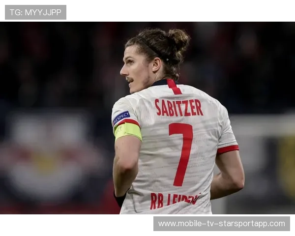 拜仁传球节奏训练：中场在50秒内需完成至少6次传球切换