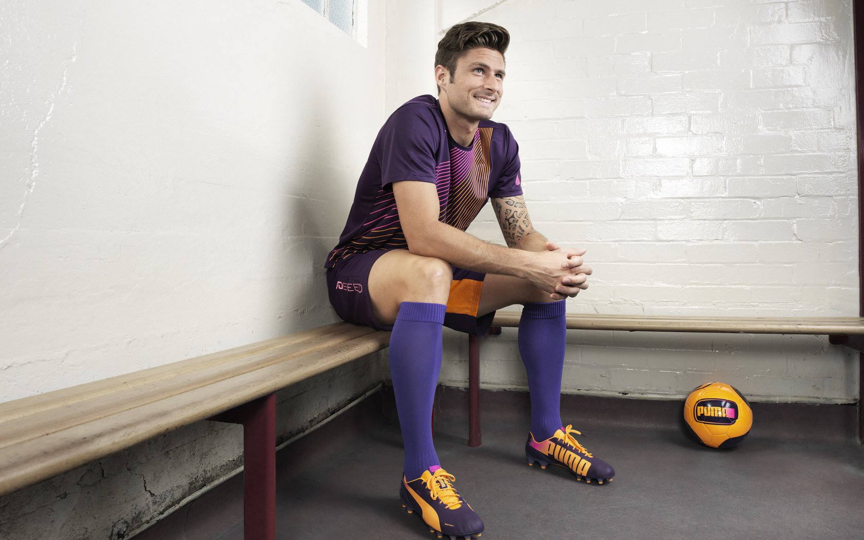 乔·莫伊:凭借他强悍的对抗和团队协作能力,成为全黑队进攻和防守的核心支点